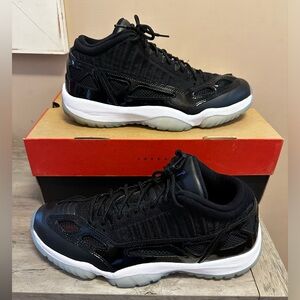 AIR JORDAN 11 RETRO LOW IE
"Space Jam"